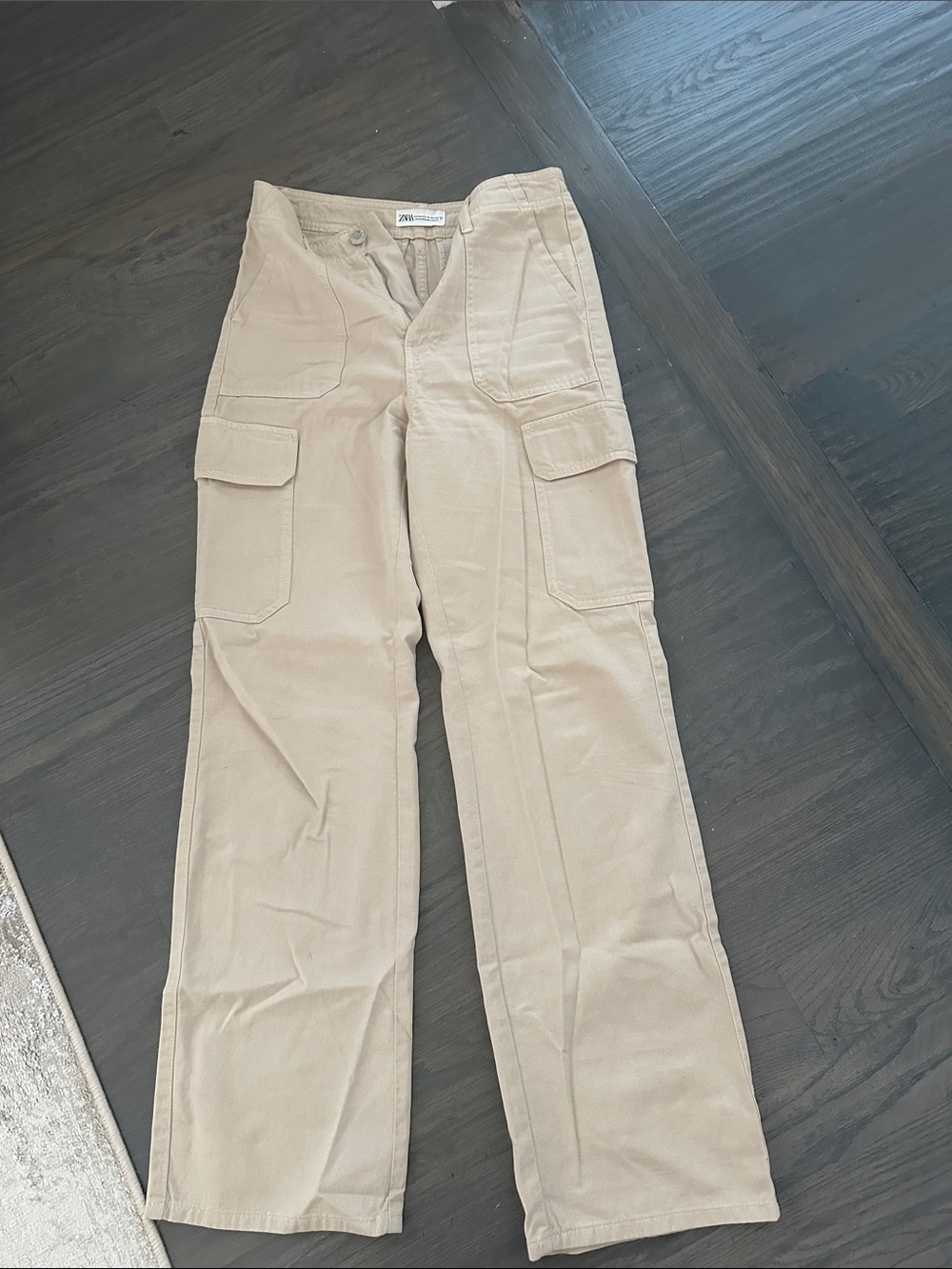 Zara women’s Light Beige Cargo Trousers with Utility Pockets
